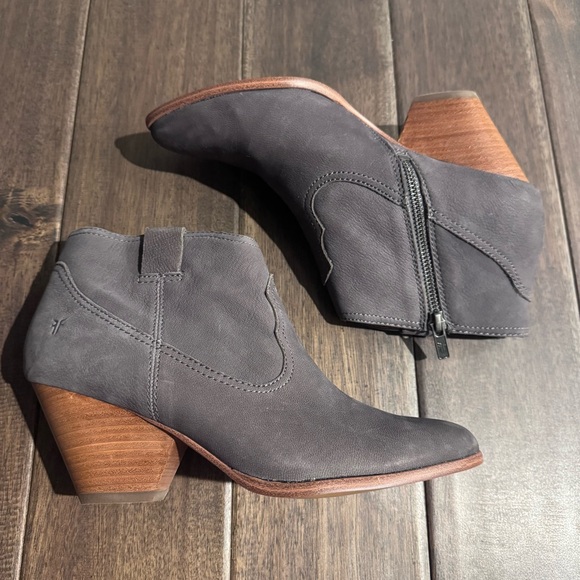 FRYE Rory Reina Gray Nubuck LeatherWestern Chunky Heel Ankle Booties 8